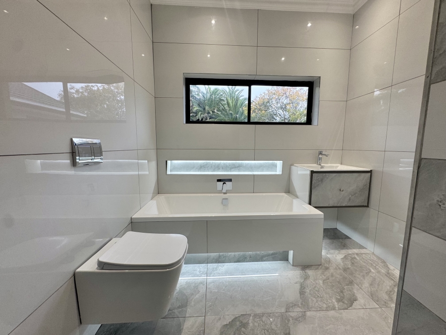 To Let 4 Bedroom Property for Rent in Milnerton Central Western Cape